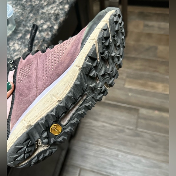 Danner Hiking boots, 8.5 but fit more like an 8. Purple and black - Picture 7 of 8